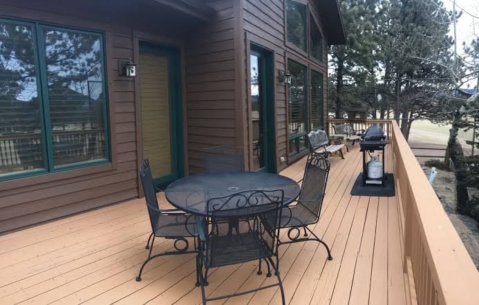 3BR + Loft End Unit, Elk & Golf Course Views, Private Deck, Close to Downtown