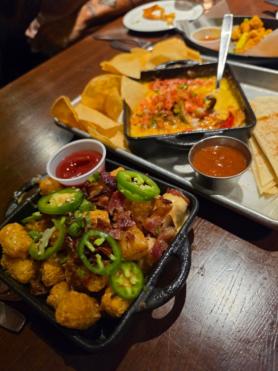 Bar Louie - The District, photo 4
