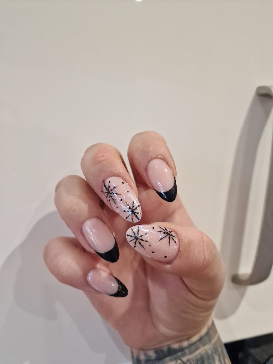 Lucky Nails, photo 4