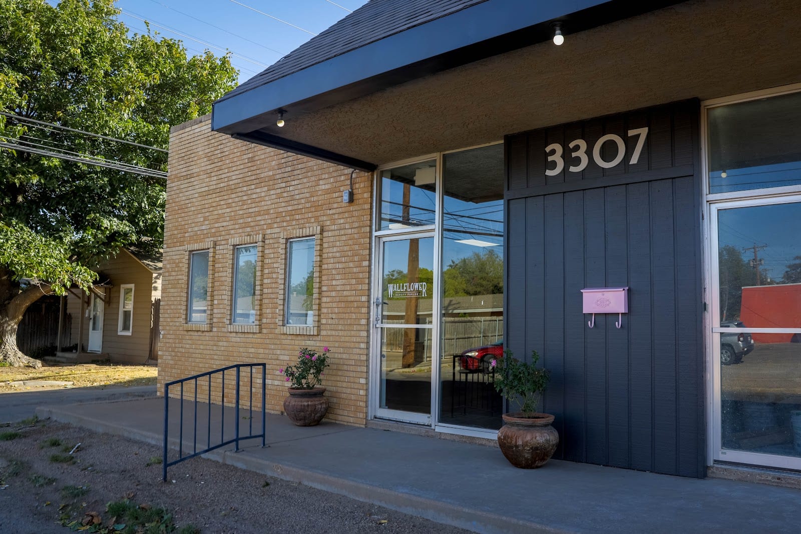 Wallflower Beauty Parlor, photo 3