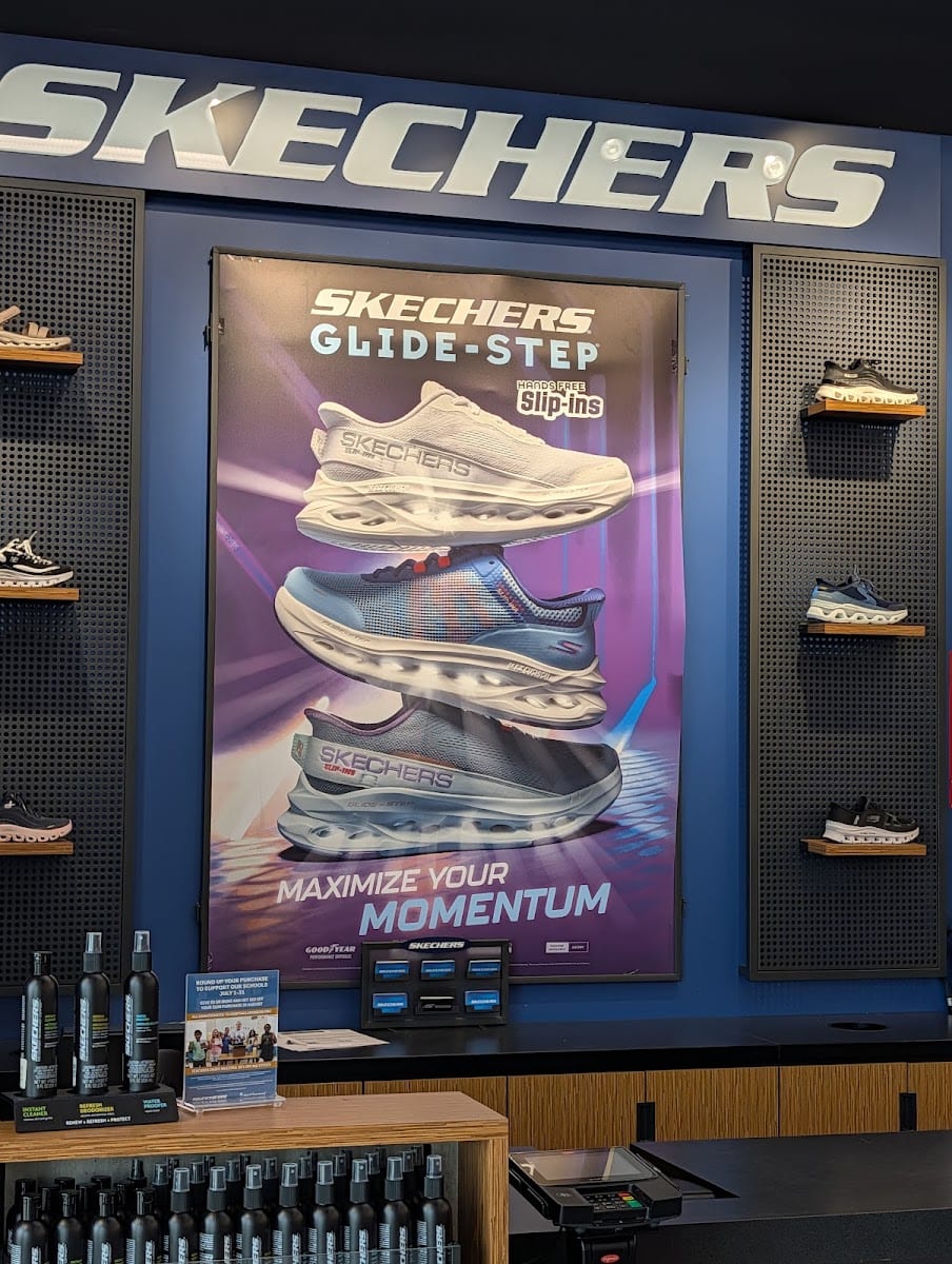 SKECHERS Warehouse Outlet, photo 4