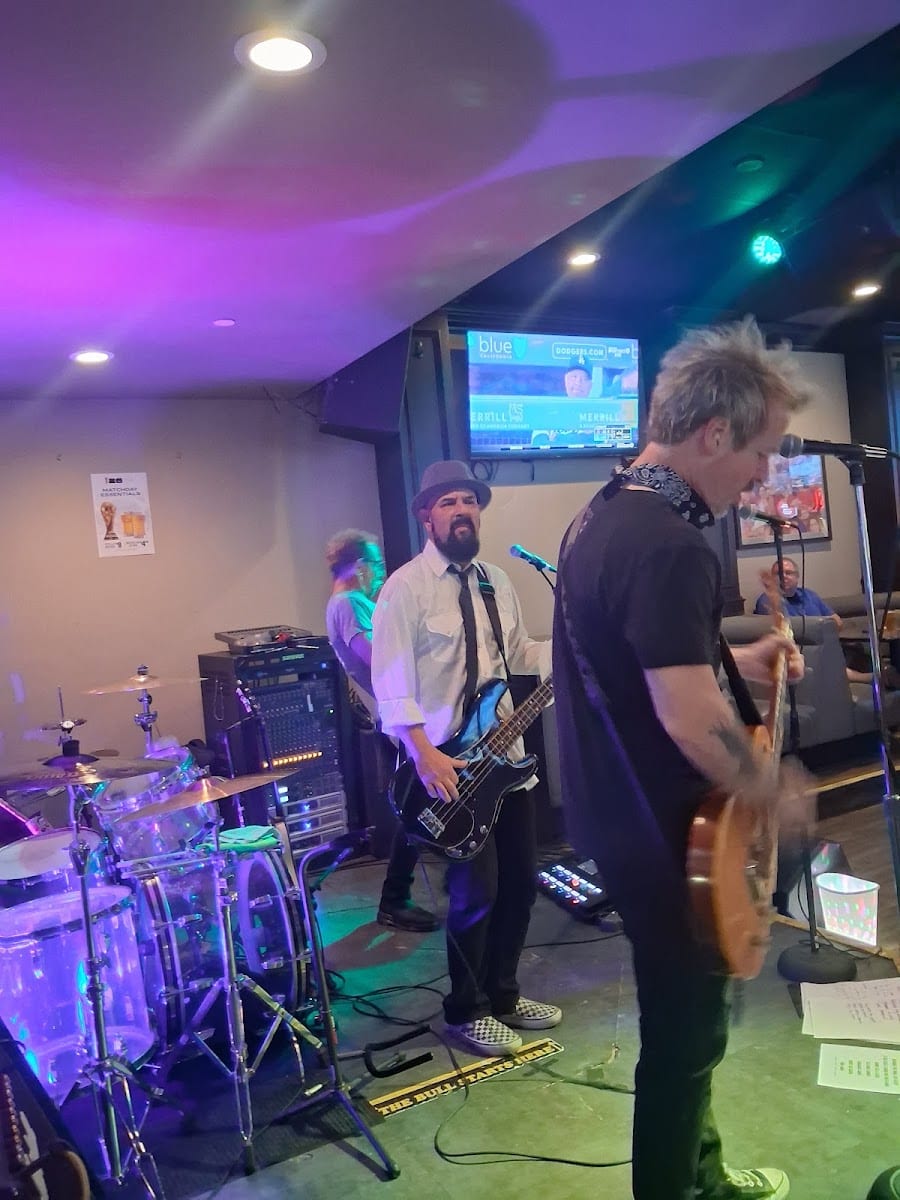 Griffins Sports Bar & Grill, photo 3