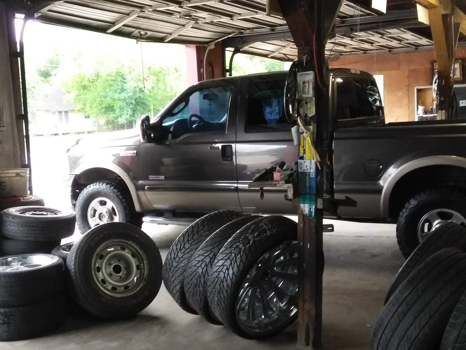 Hernandez Tire Shop