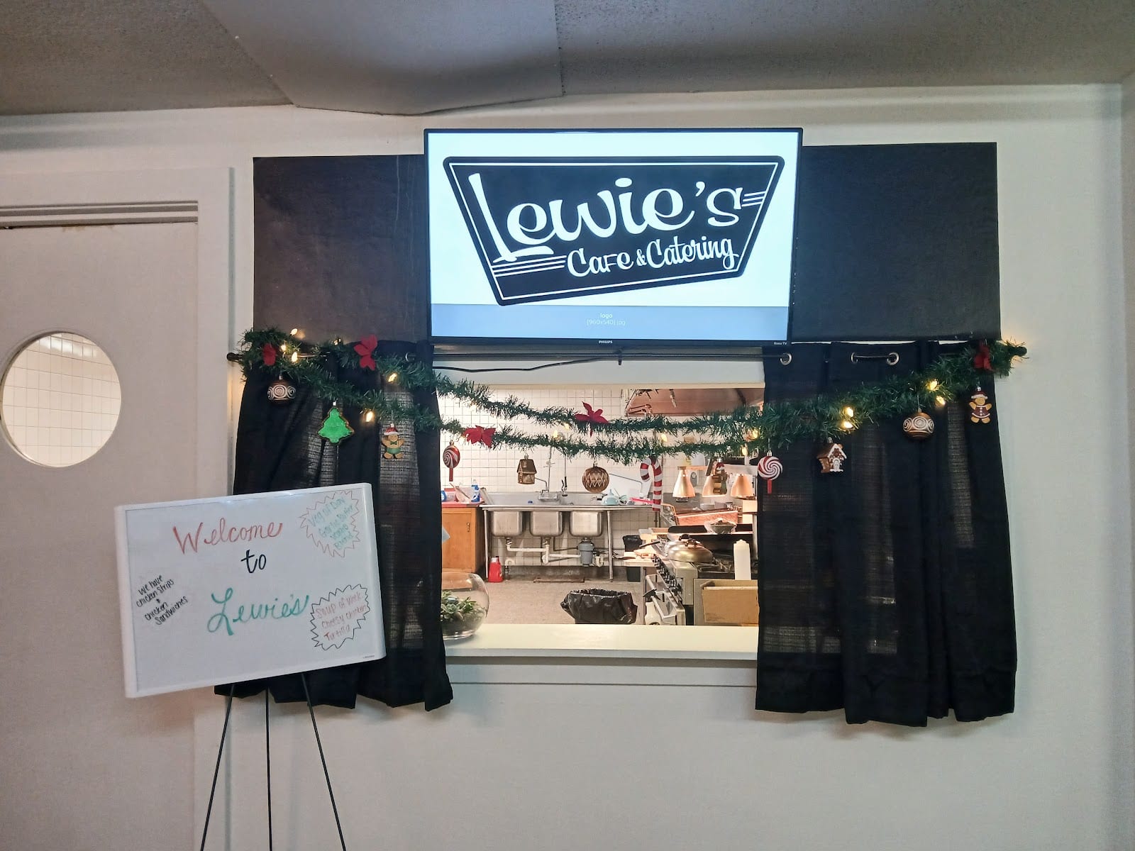 Lewie's Cafe & Catering