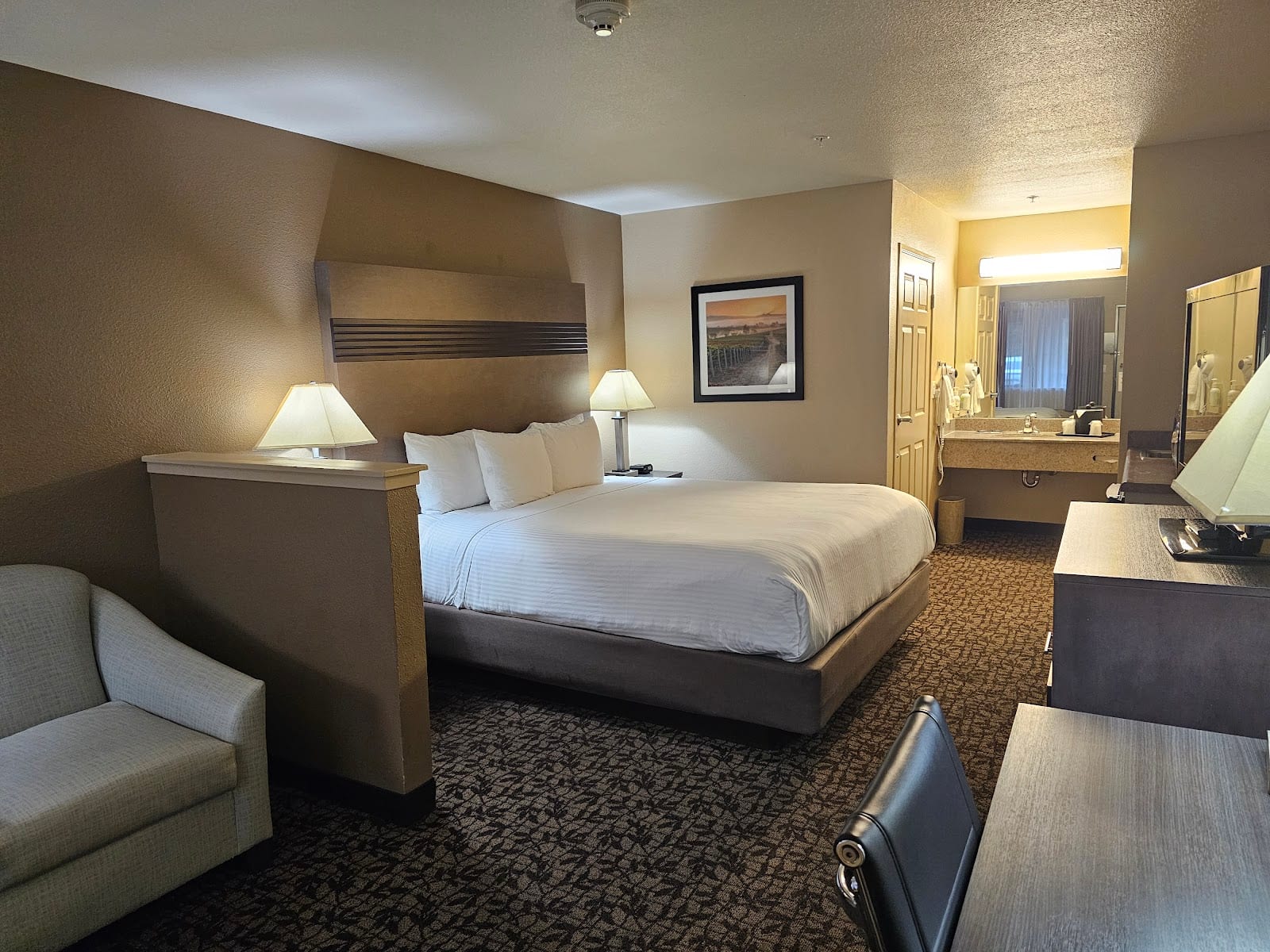 Hawthorn Suites by Wyndham Napa Valley, photo 4