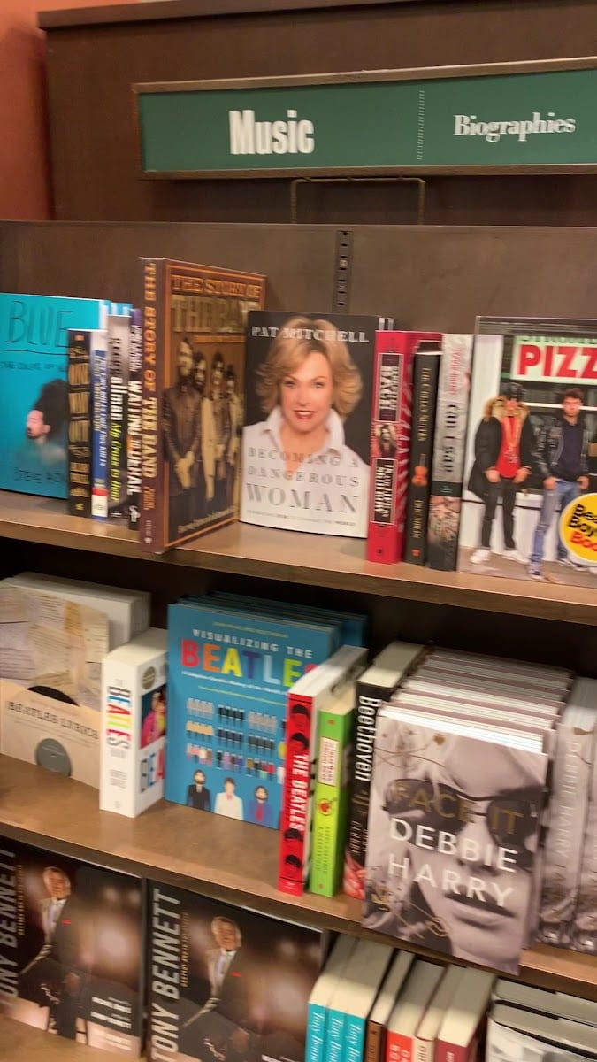 Barnes & Noble, photo 2