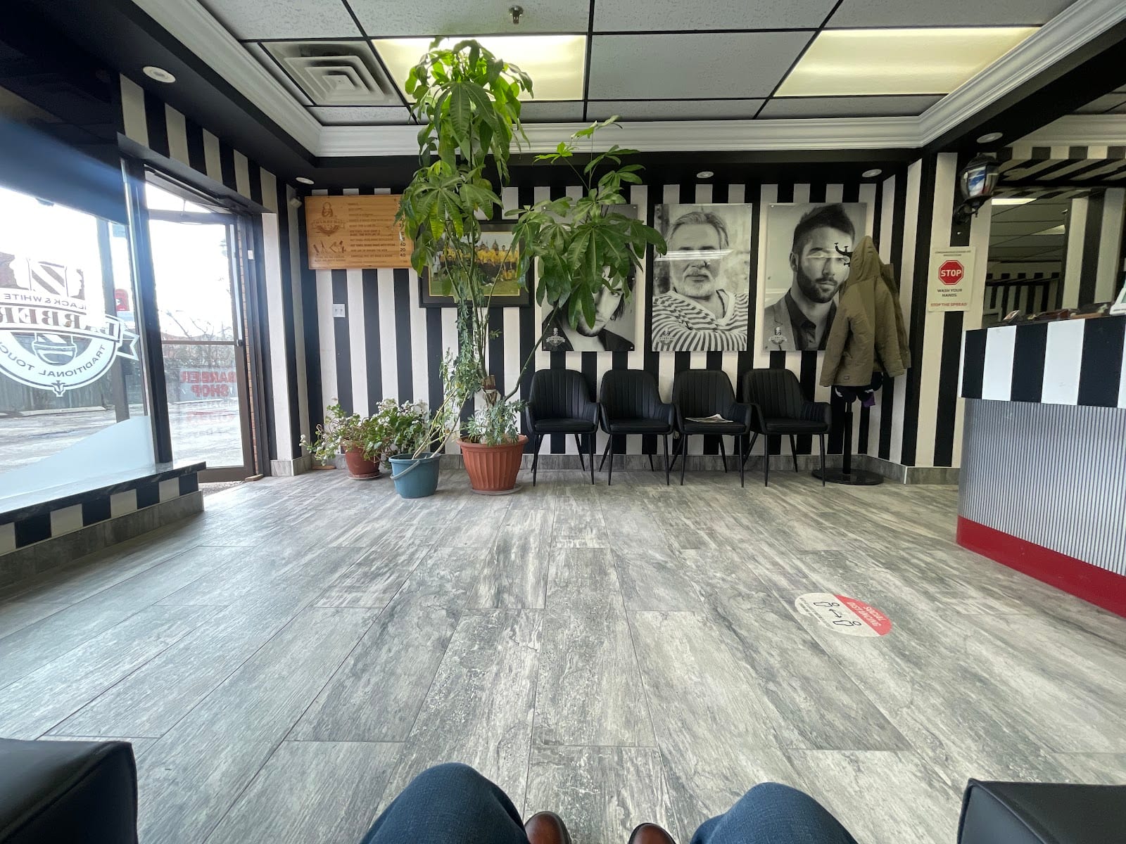 Black and White Barbers, photo 3