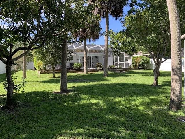 Charming Venice FL 2-bed 2 bath apartment with AC pool tennis court