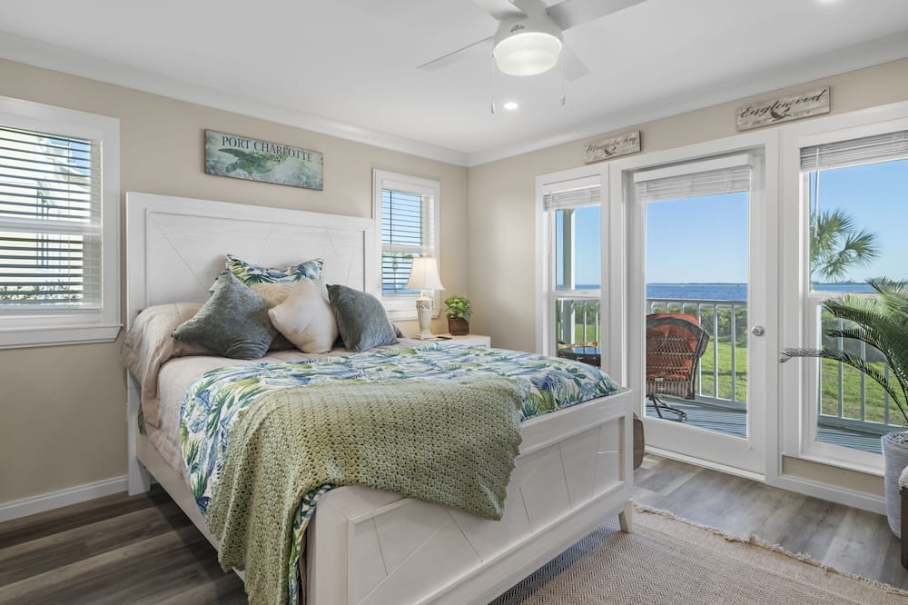 Myakka River Views / Corner Unit / Freshly Designed / Pool / Gym / Gated