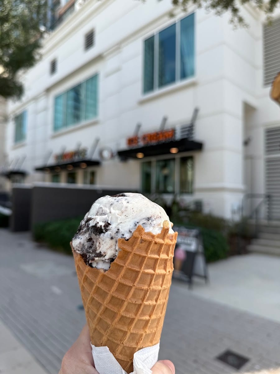 Bright Ice Scoop Shop Water St, photo 4