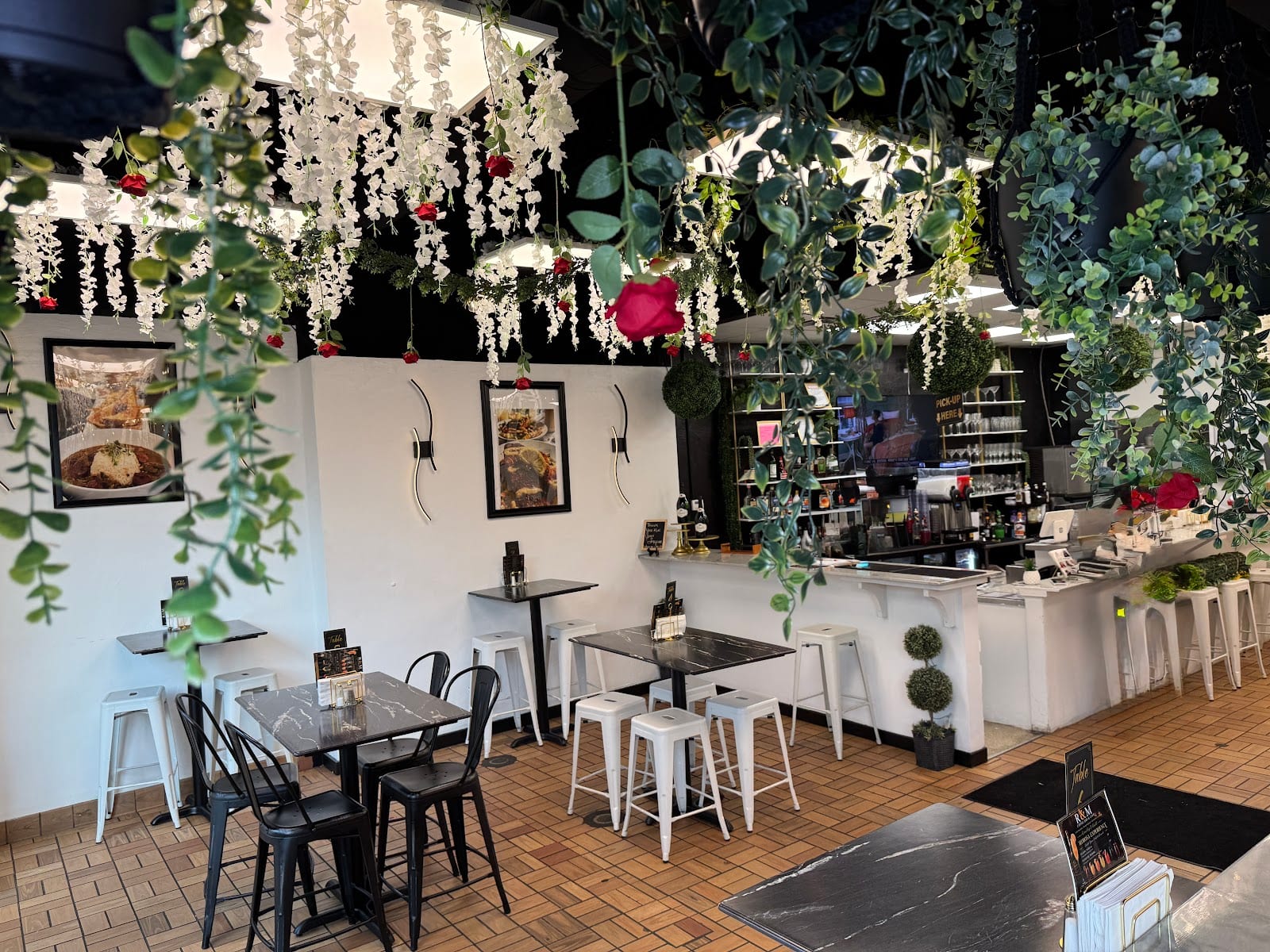 R & M Café, photo 2