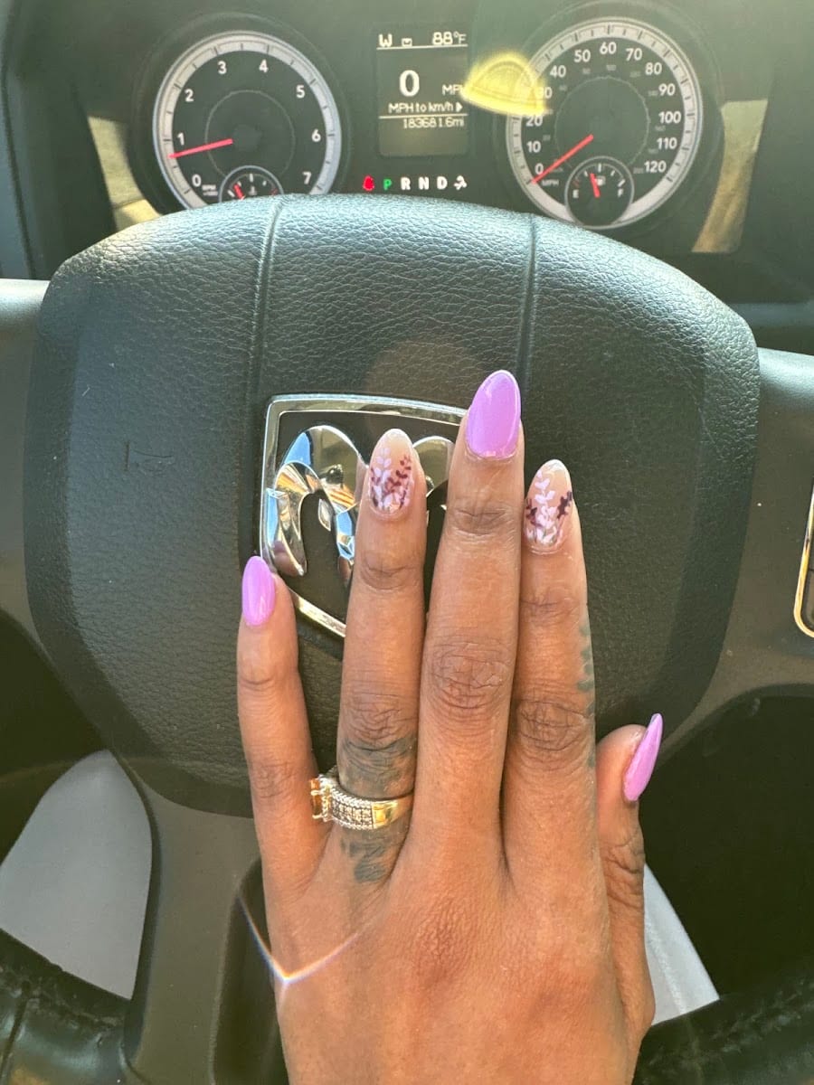 Happy Nails