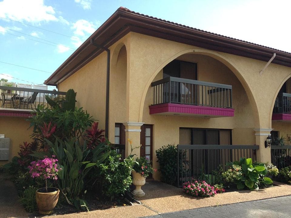 Stonebrook Exterior, photo 4