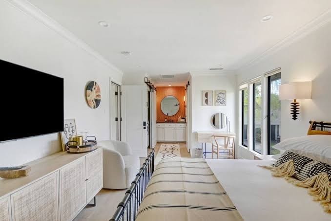 Modern Retreat at Silverado: Golf Course Views