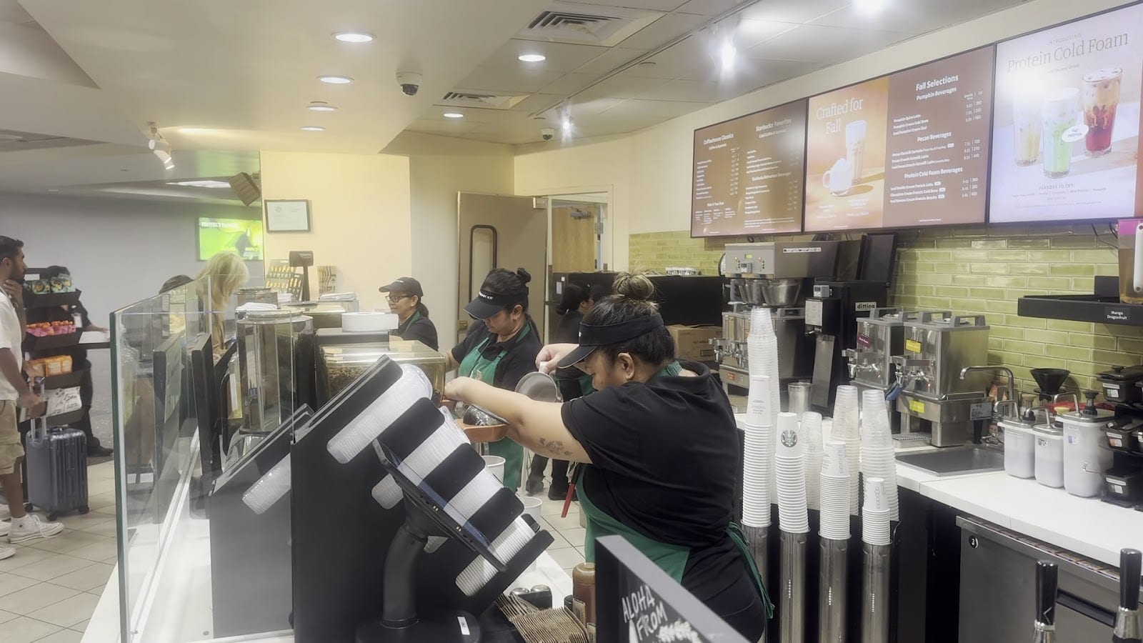 Starbucks (Gate G1, HNL), photo 2
