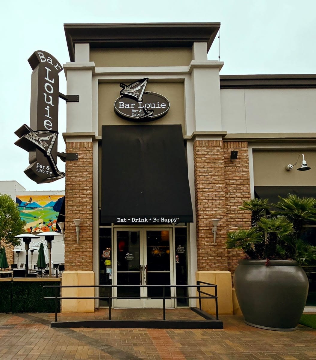 Bar Louie - The District, photo 2