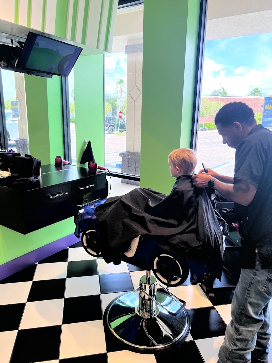 Sharkey's Cuts For Kids, photo 4