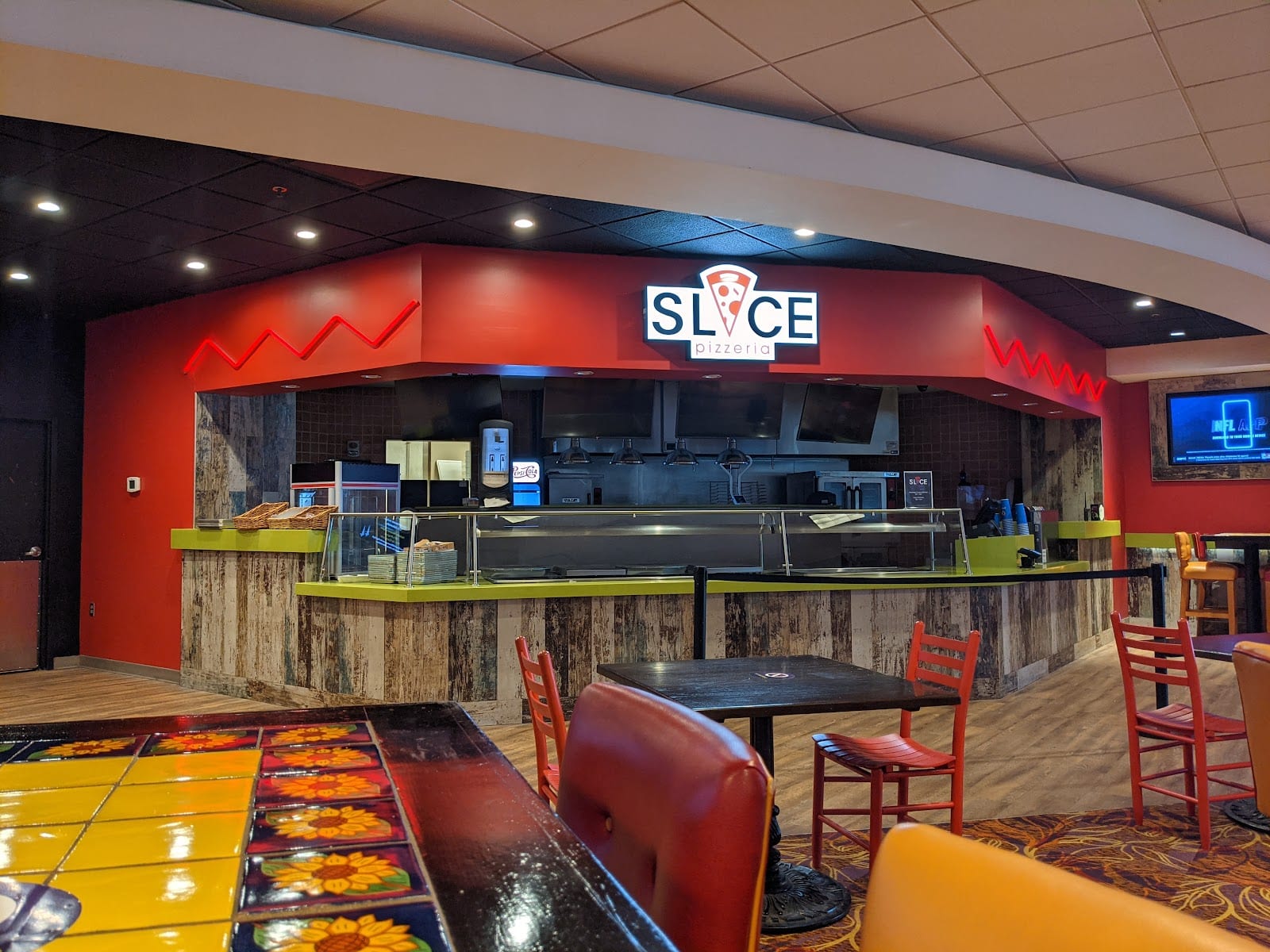 Slice Pizzeria at Harrah's Hoosier Park, photo 2