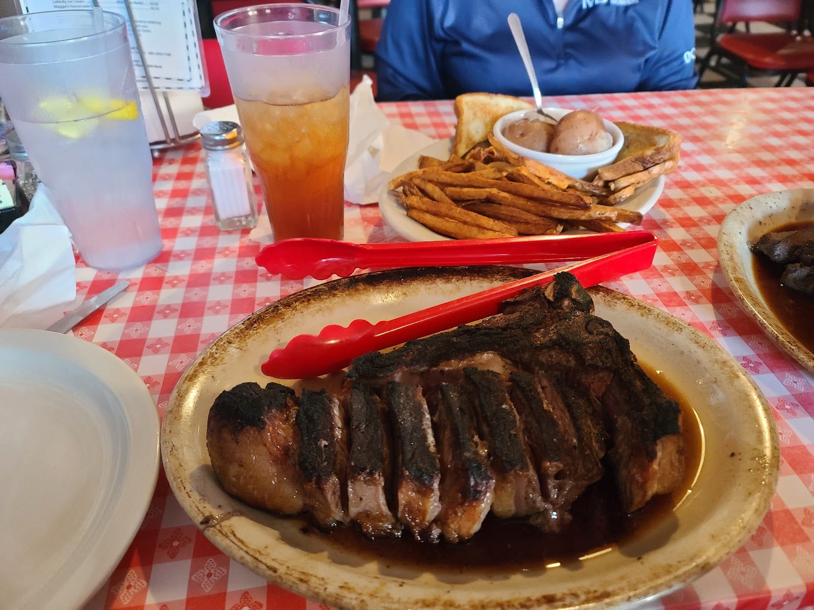 Doe's Eat Place, photo 4