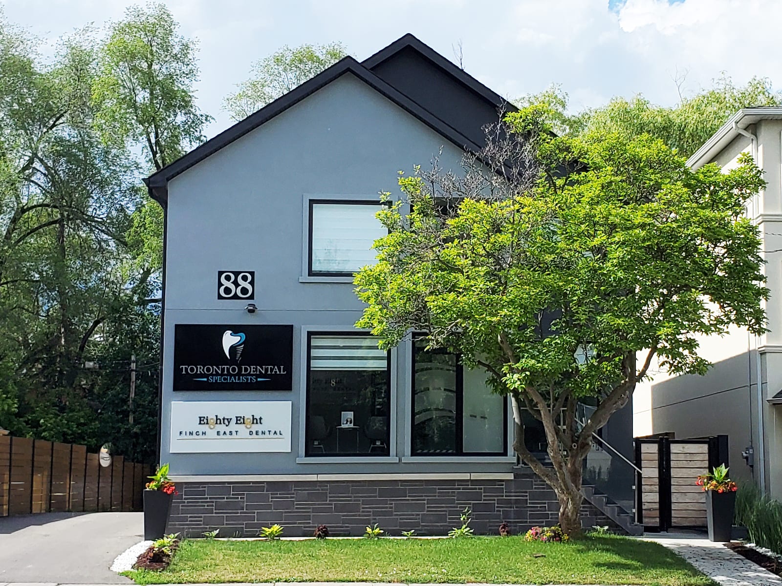 88 Finch East Dental Centre, photo 2