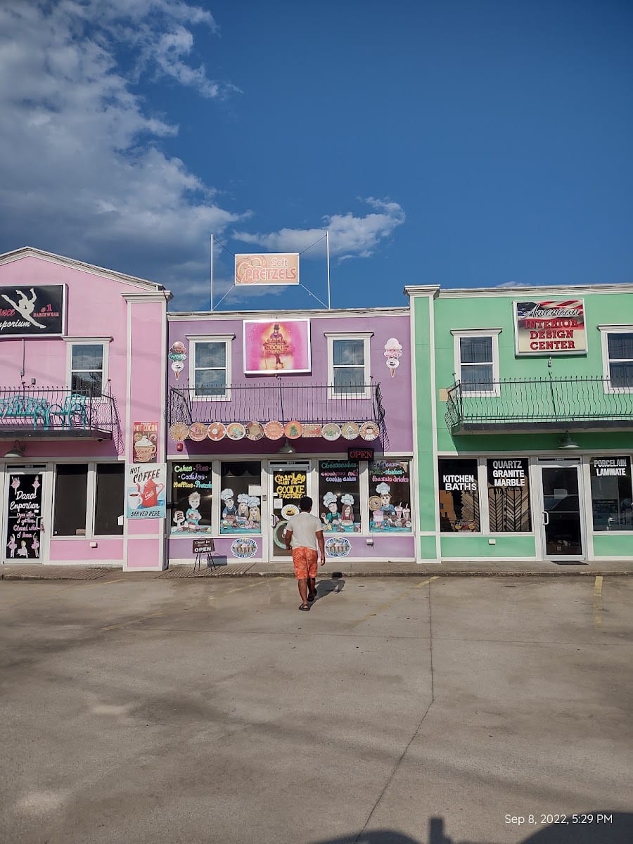 Charlee and the Cookie Factory, photo 3