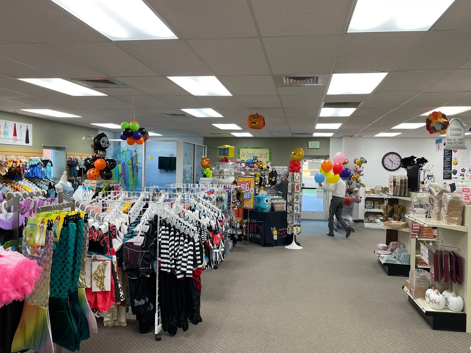 Watkins Party Store, photo 3
