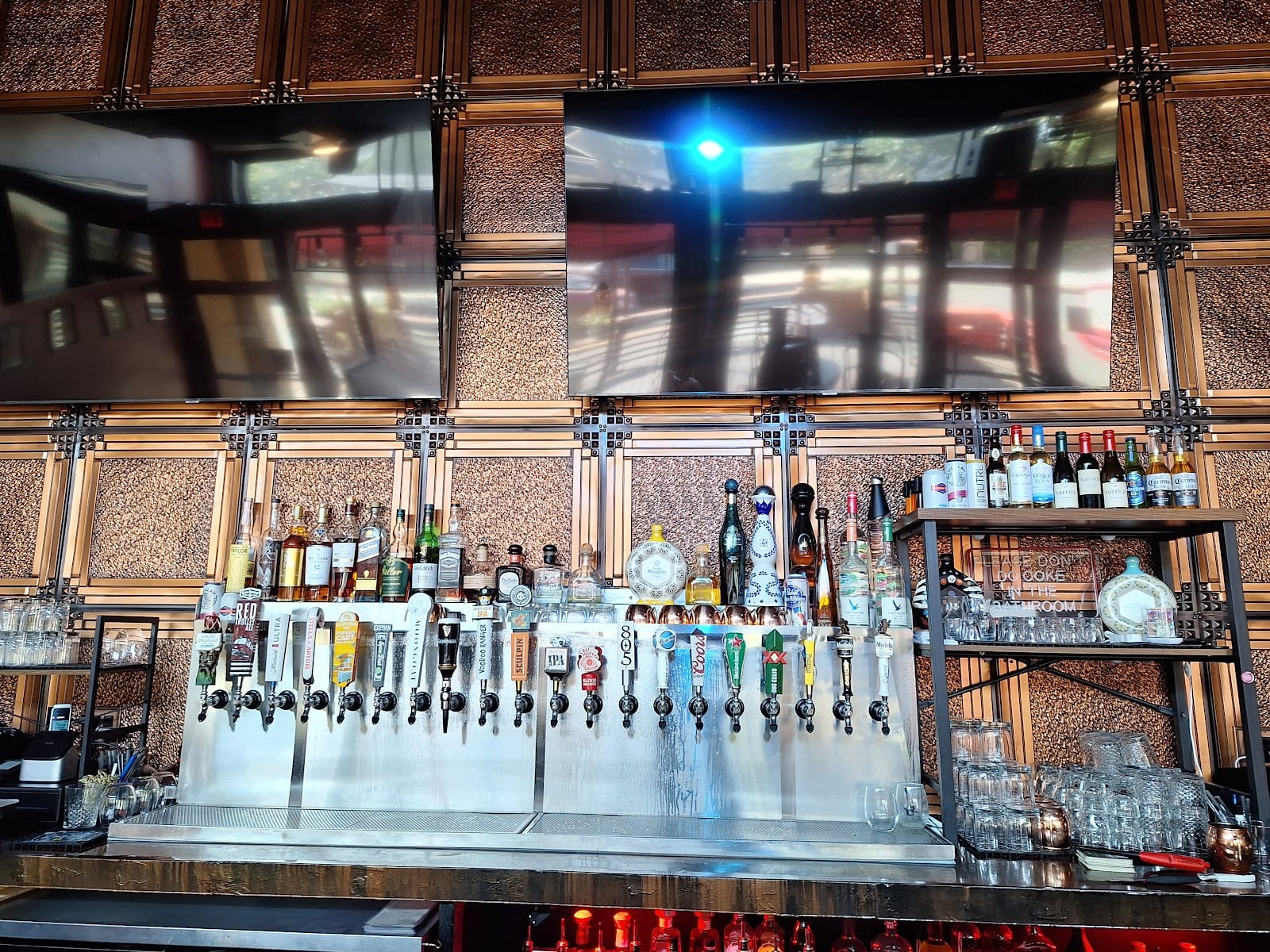 Vault Bar & Grill, photo 2