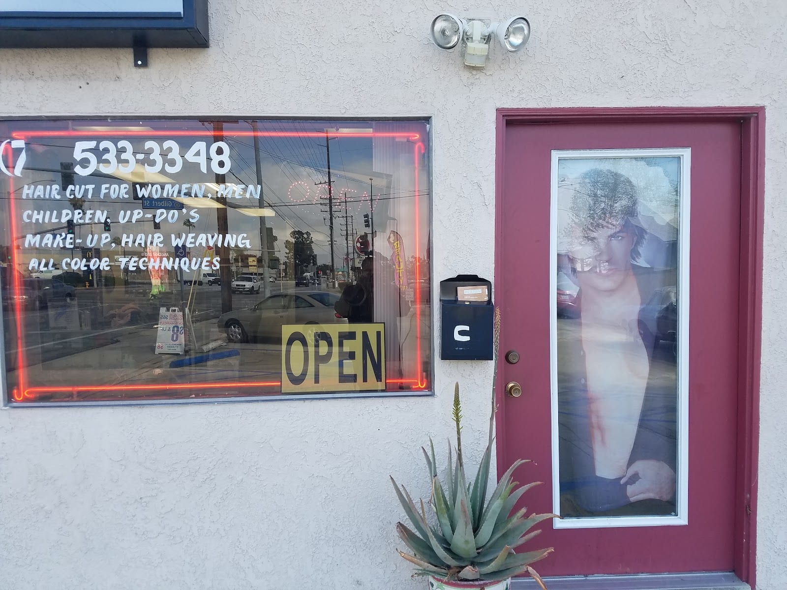 Leslie’s Beauty Salon, photo 2