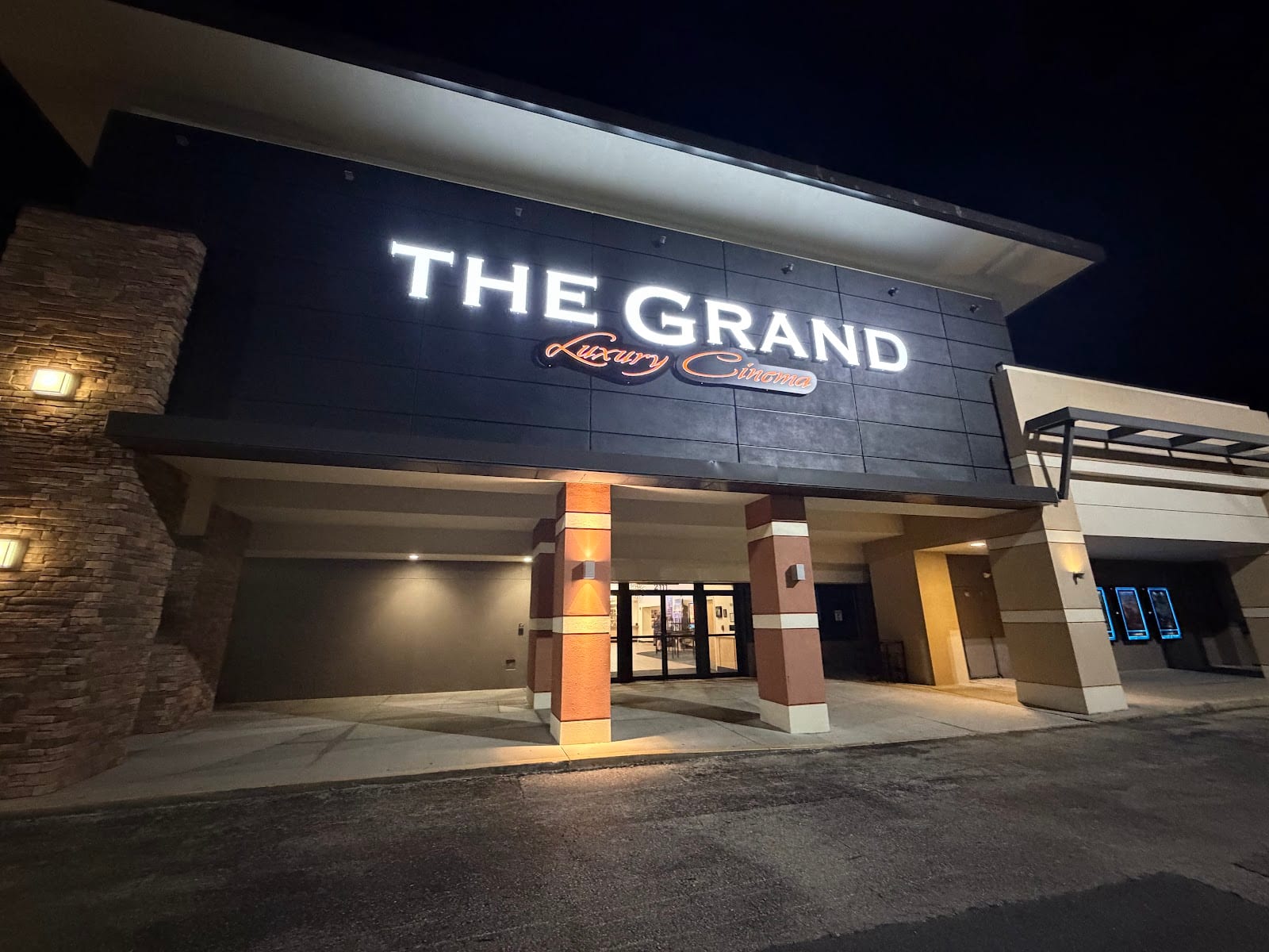 The Grand Luxury Cinema, photo 2