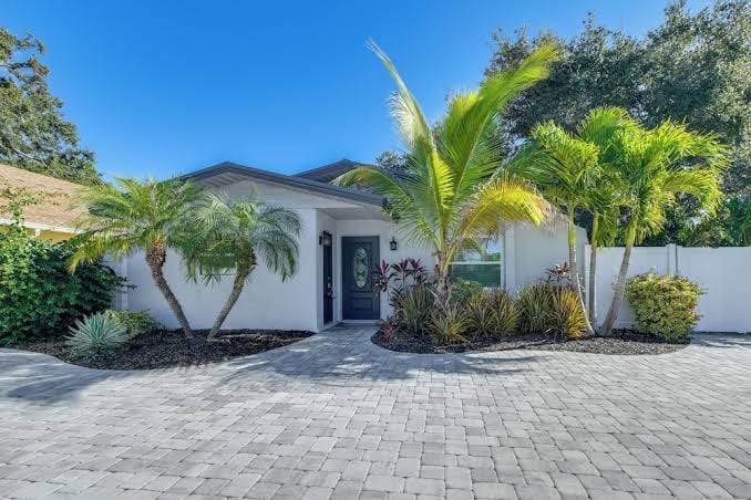 Pinecraft 1Br /1B - Watch the Park, Walk to Restaurants, 15 Min drive to beaches, photo 2