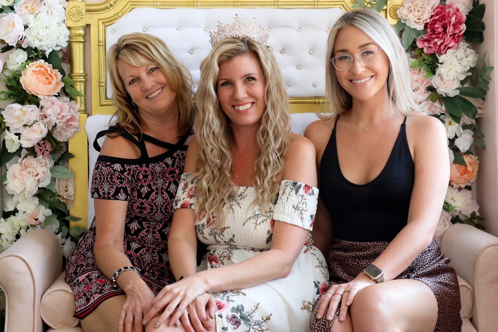 Queen of Blondes Salon, photo 2