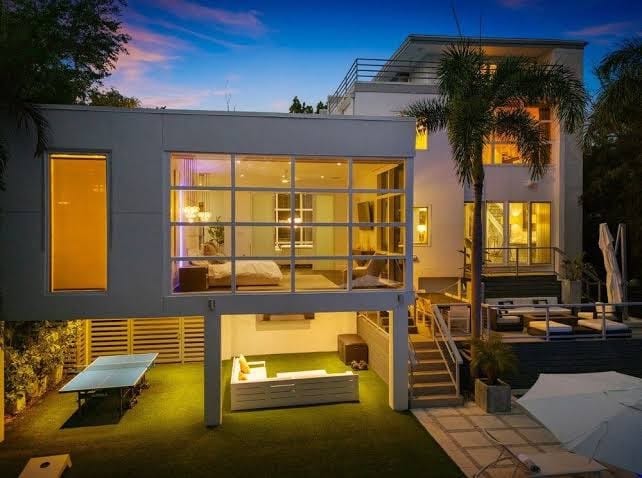1 Rated Mansion · Heated Saltwater Pool /Spa, Theater, Peloton Gym, Game Room, photo 3