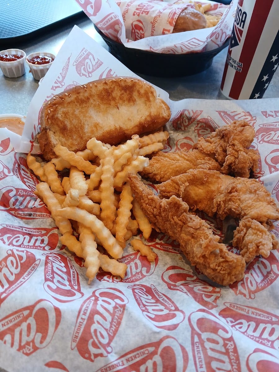 Raising Cane's Chicken Fingers, photo 4