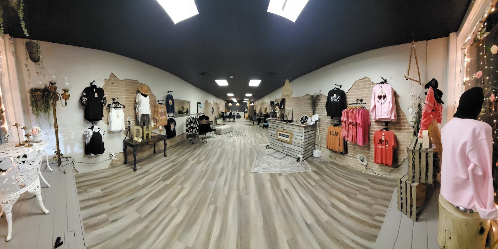 Dollhouse Hair Studio, photo 3