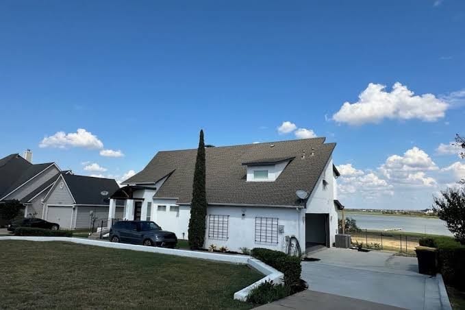 Spacious 2-storied home, nearby golf course and nature trails
