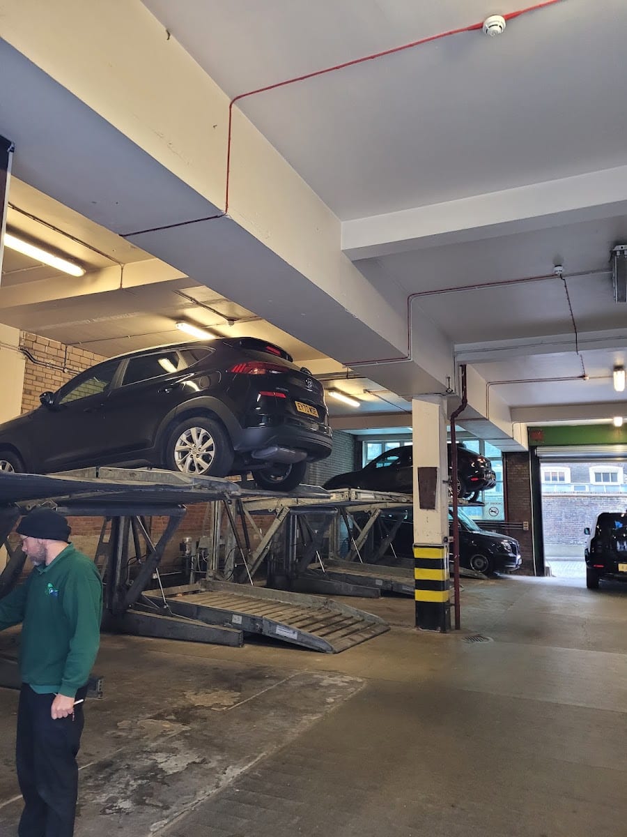 Bouverie Street Car Park - Green Parking, photo 3