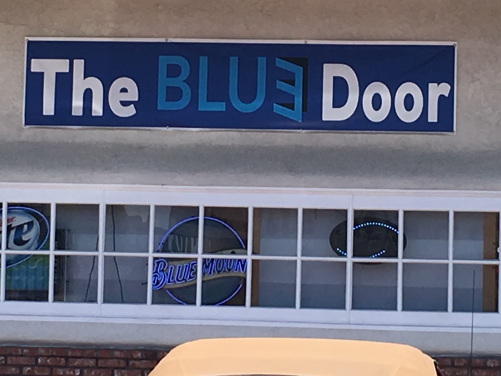 The Blue Door Bar, photo 2