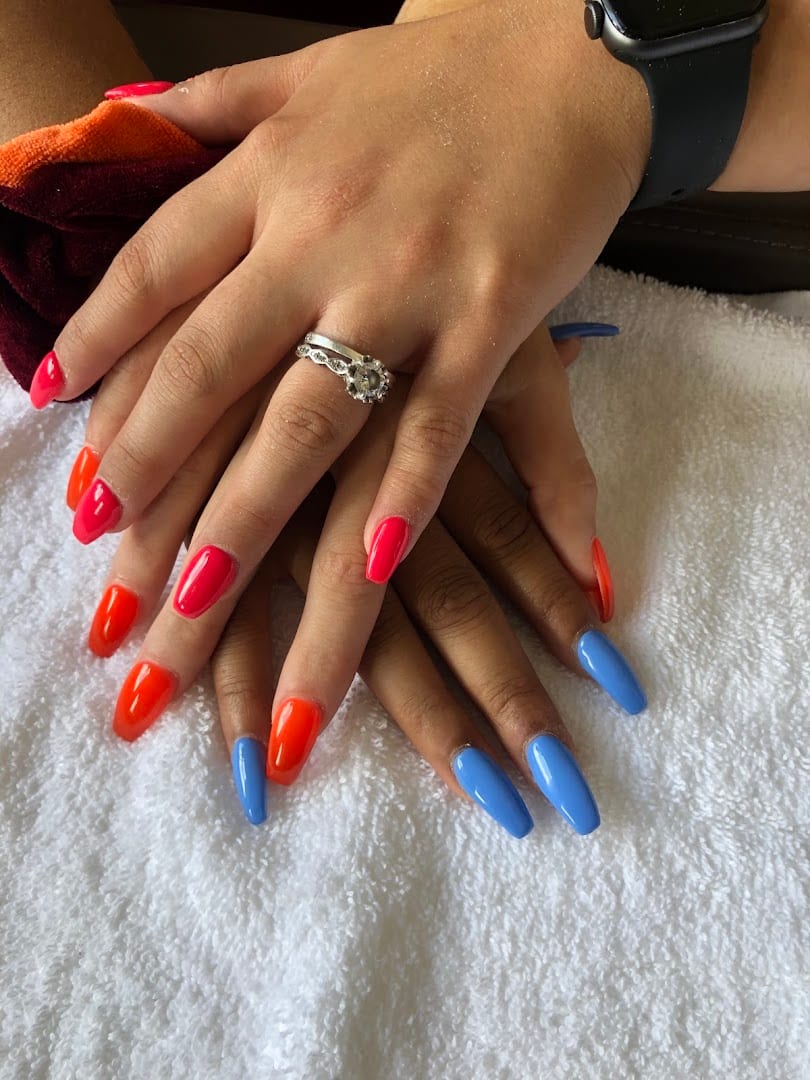 Columbia nails, photo 4