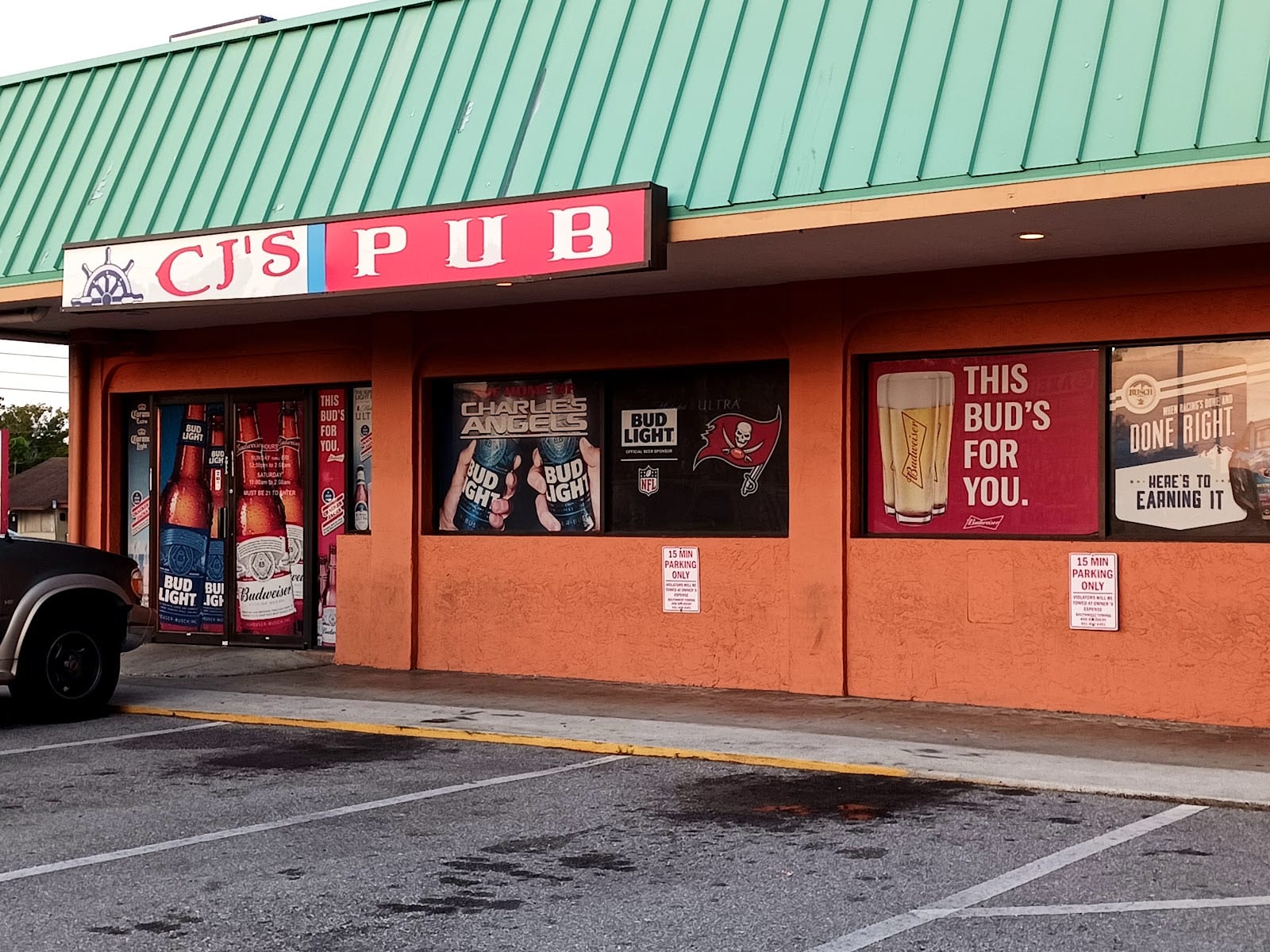 Cracker Jack's Pub
