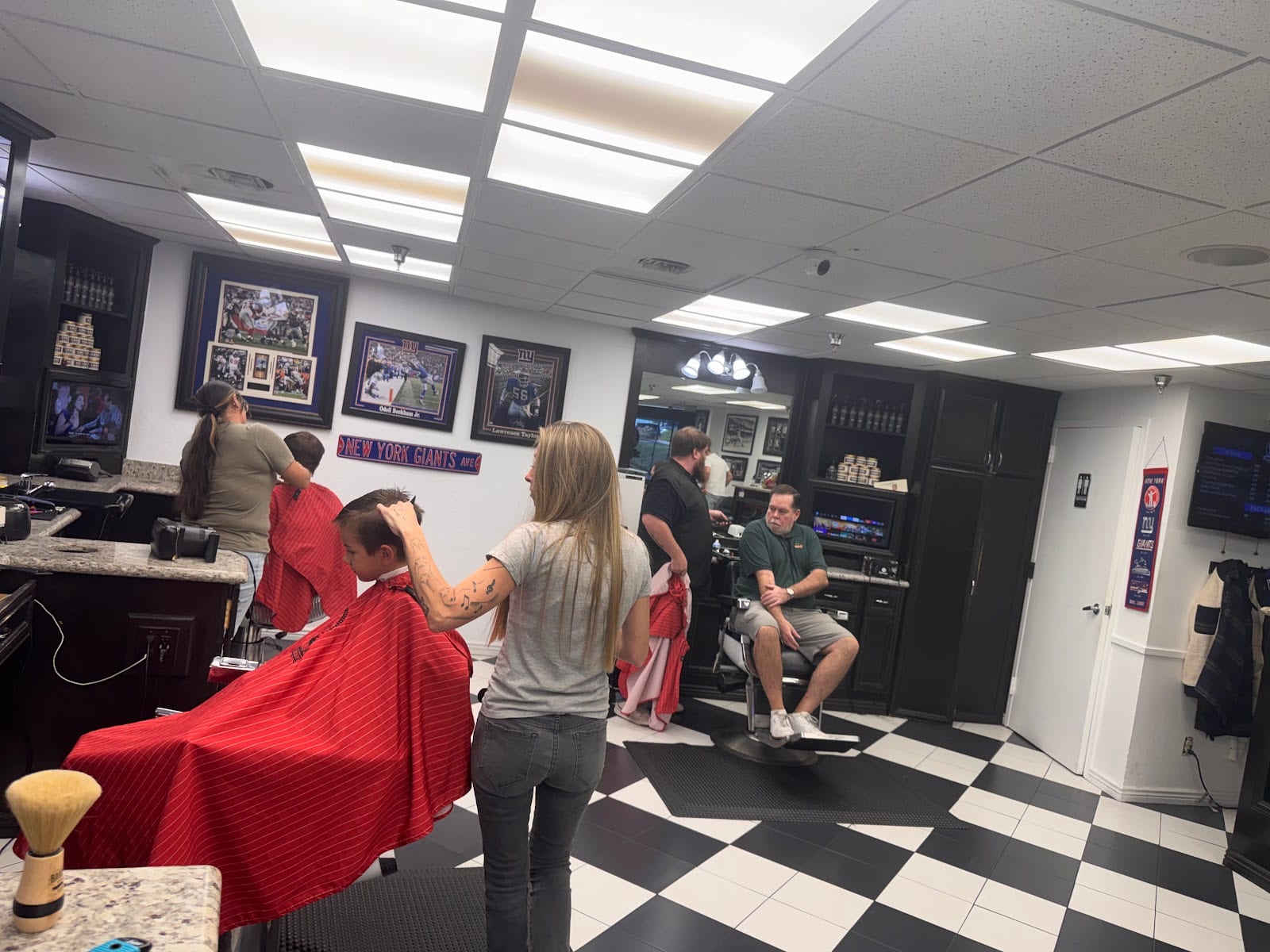 Who's Next Barber Shop, photo 2