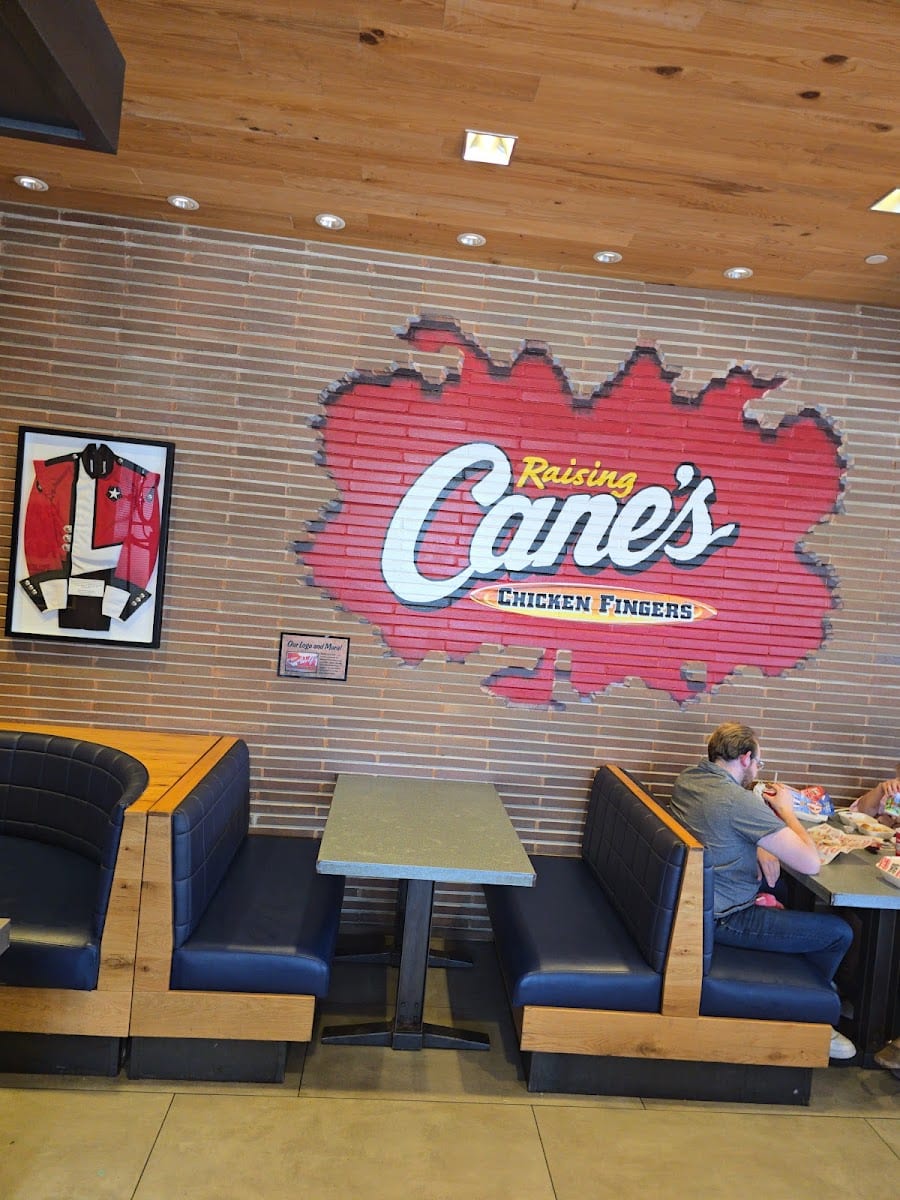 Raising Cane's Chicken Fingers, photo 4