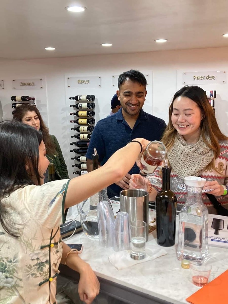 Bluestream Wine Bar & Gallery, photo 4