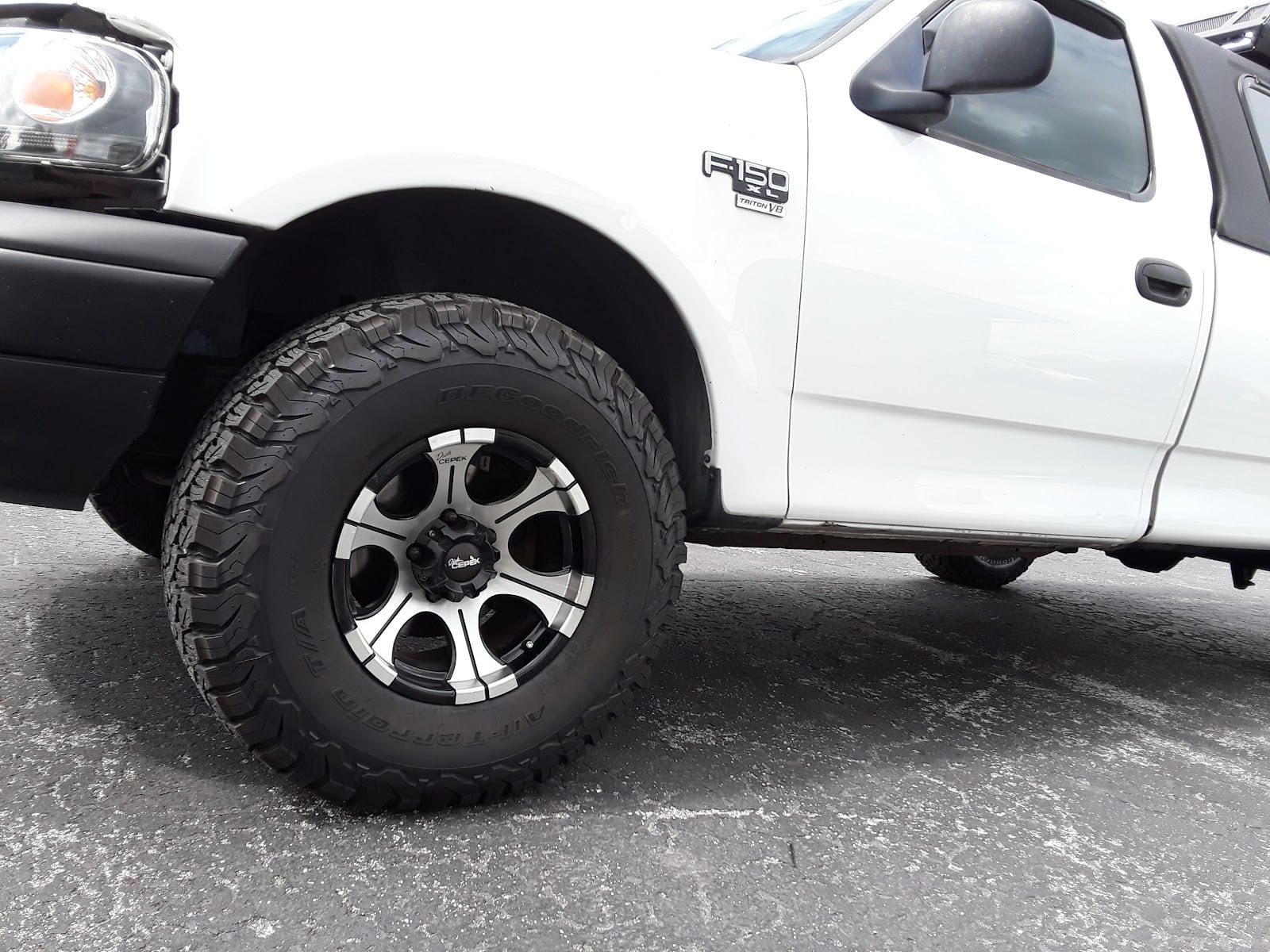 Olin Mott Tire Stores, photo 4