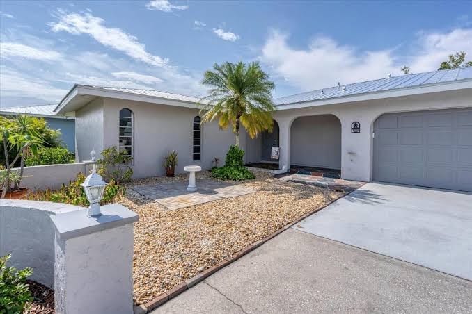 "Cozy 2-bed, 1-bath retreat in peaceful Charlotte Park, Punta Gorda!, photo 4