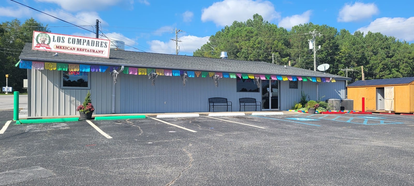 Los Compadres Mexican Grill