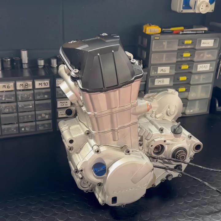 MOTO PARTS GARAGE