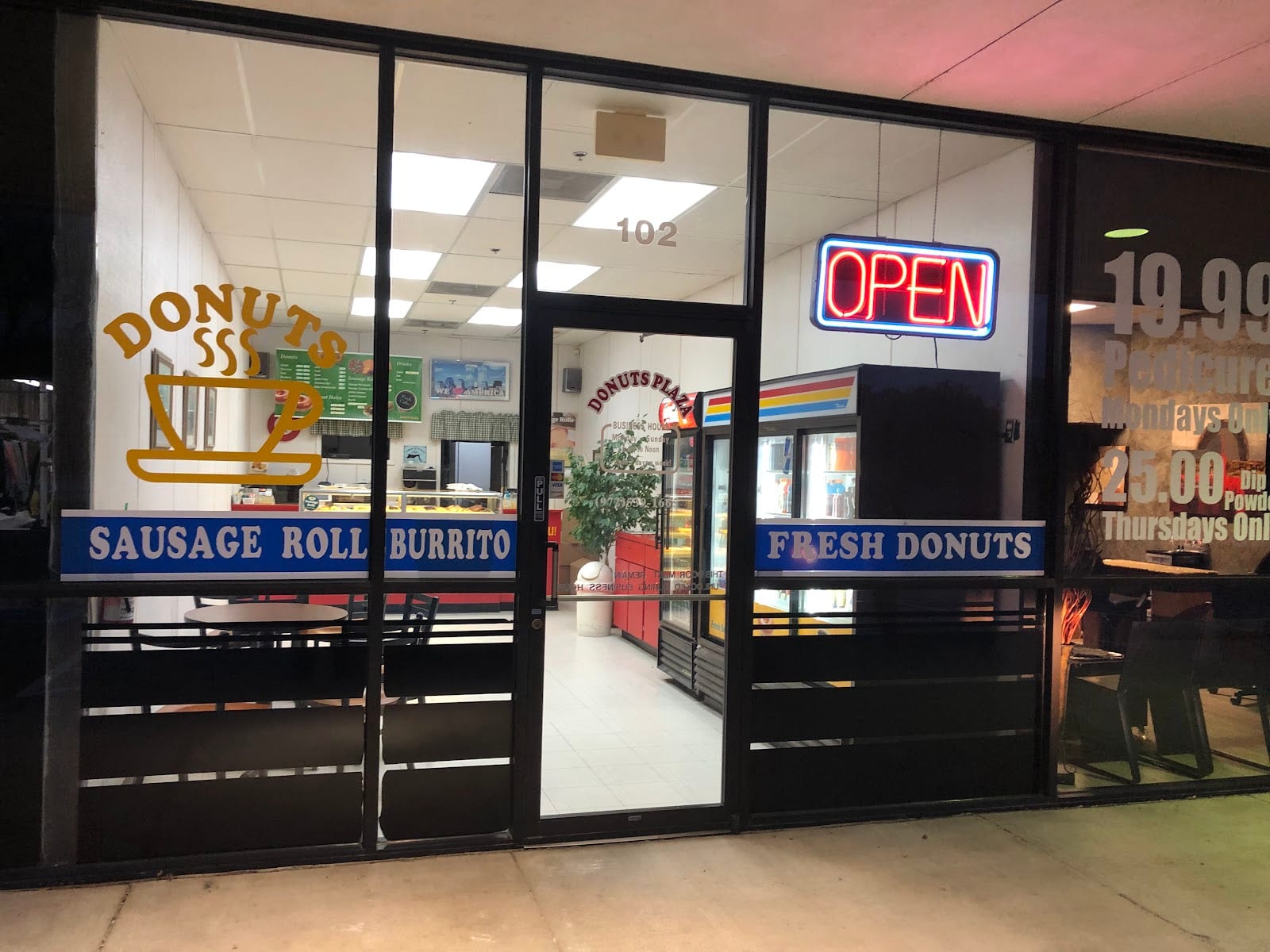 Donut Plaza, photo 2