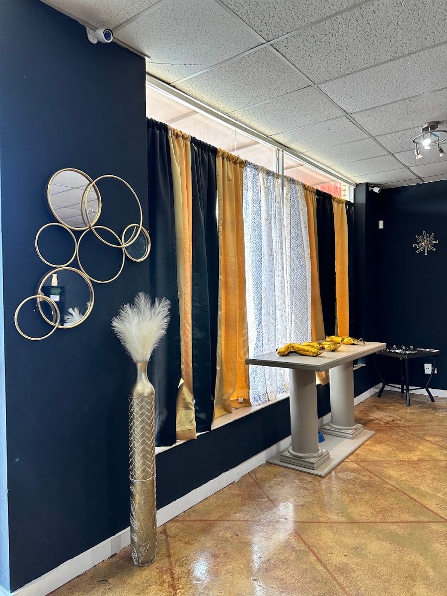 751 Girls Salon, photo 3