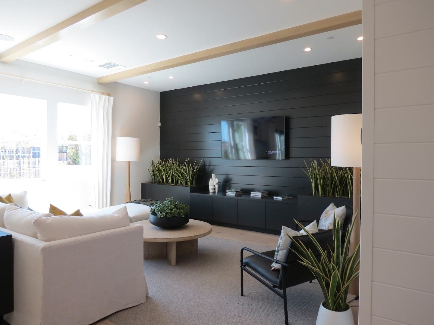 Deluxe Realty, photo 3