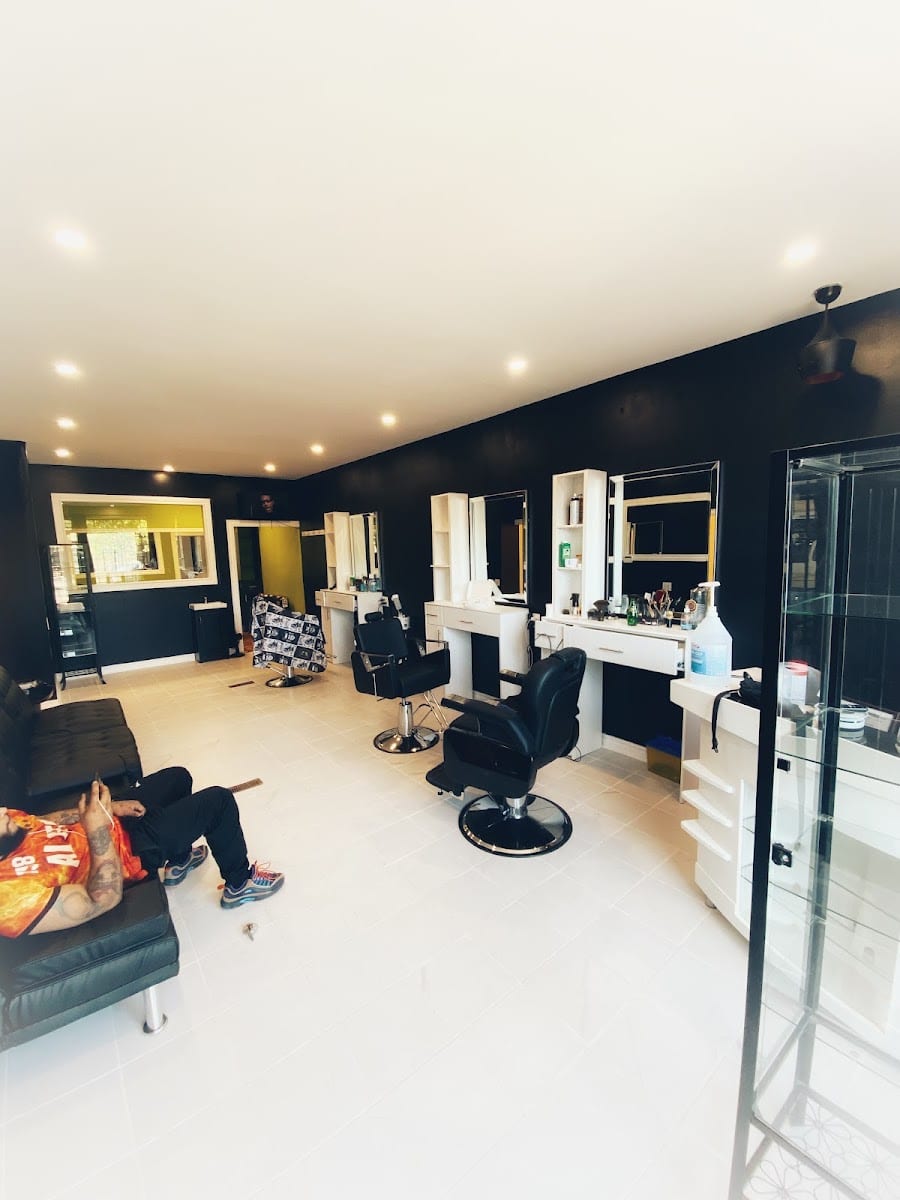 Looney Tunes Barber Shop, photo 4